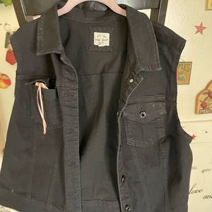 Brand new women’s black vest size 2X